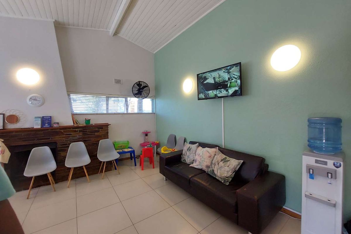 Room Available for Health Professional - Photo 5