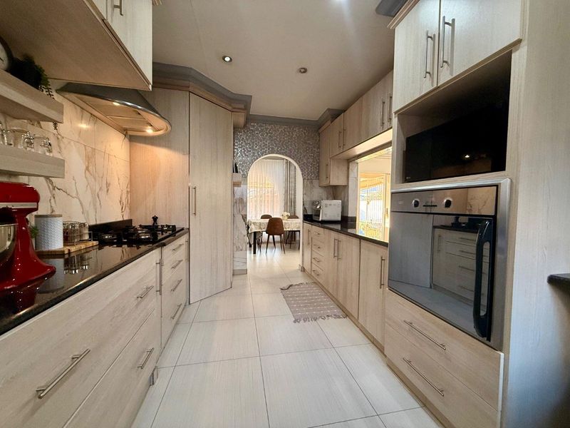 Beautiful 3 bedroom Townhouse for sale - Photo 4