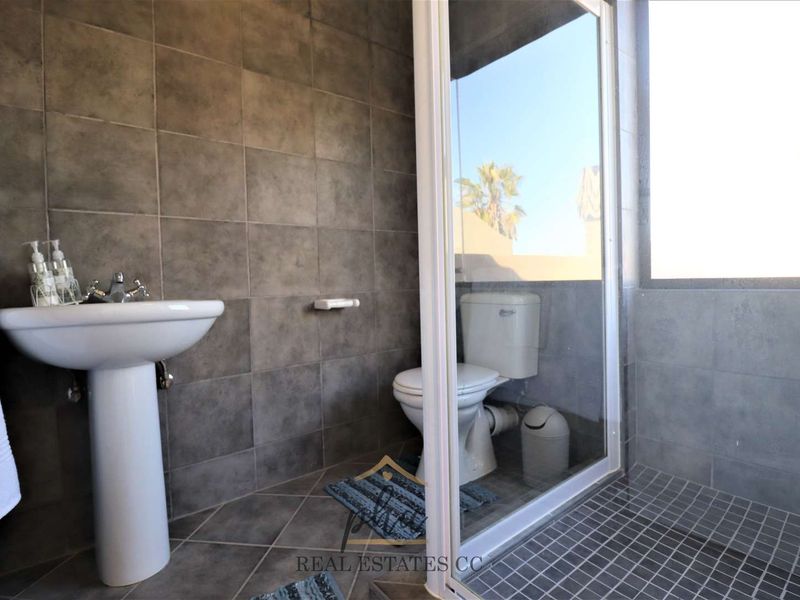 3 Bedroom Townhouse For Sale - Longbeach - Photo 8
