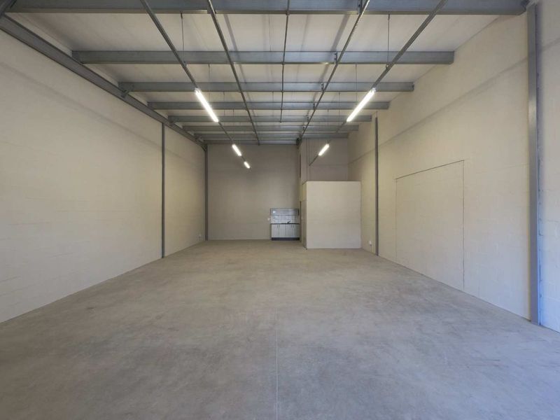 121sqm Warehouse space to let - Montague Gardens - Photo 8