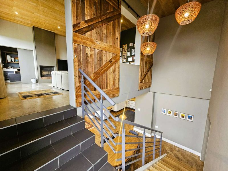Pierneef Ridge – Modern Masterpiece with Stunning View Over the Moot - Photo 3
