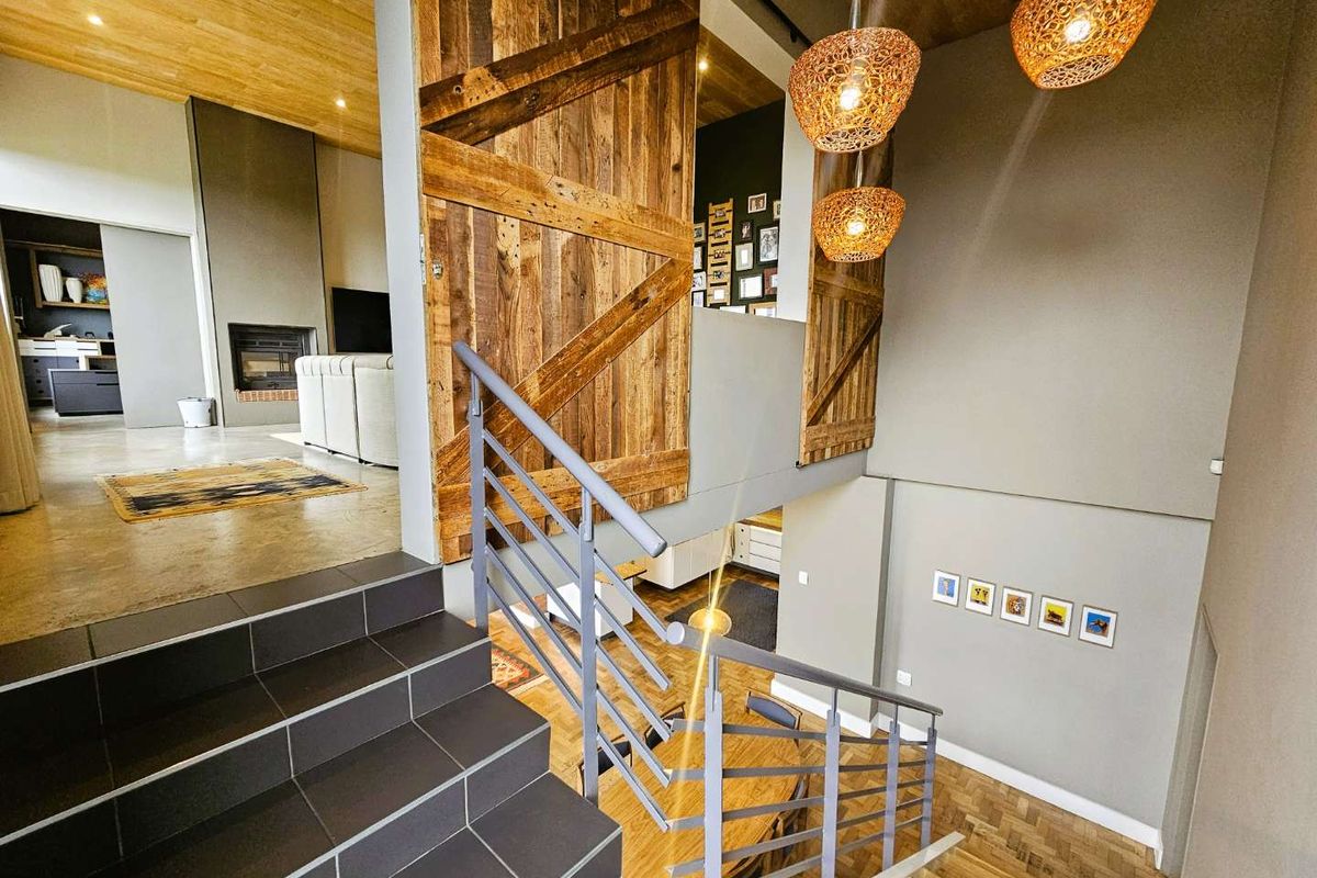 Pierneef Ridge – Modern Masterpiece with Stunning View Over the Moot - Photo 3