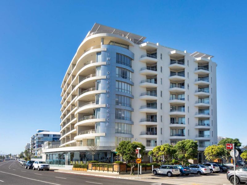 Luxurious Coastal Living - Photo 4