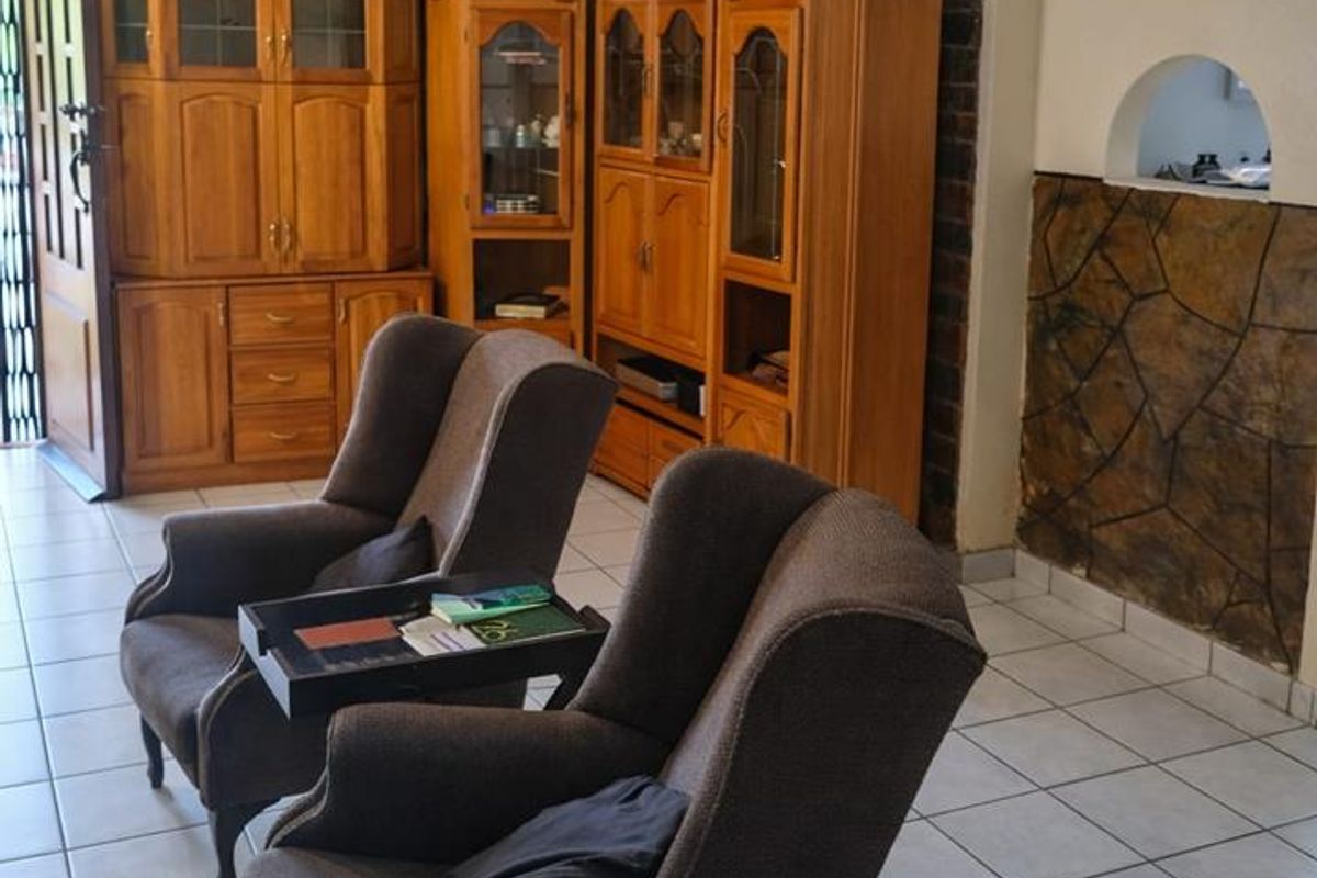 Family Home with Established Guesthouse – Great Investment Opportunity - Photo 5