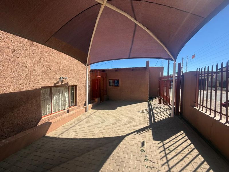 🚨 SOLE & EXCLUSIVE MANDATE | OLD ROCKY CREST 🚨 🏡 4 BEDROOM HOUSE FOR SALE 💰 Selling Price: N$1,650,000 - Photo 6