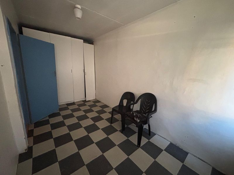 Lovely duplex unit is ready for new ownership. - Photo 4