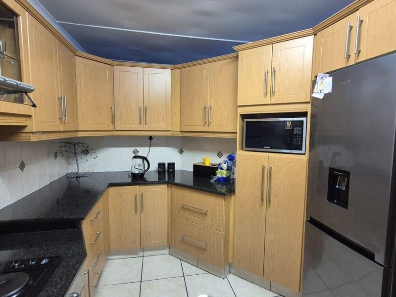 MOVE IN READY APARTMENT IN ESCOMBE - Photo 7
