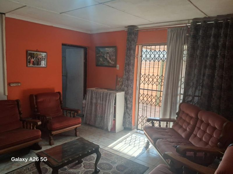 Investment Home with 3 Bachelor Pads Income Potential in Merewent - Photo 2