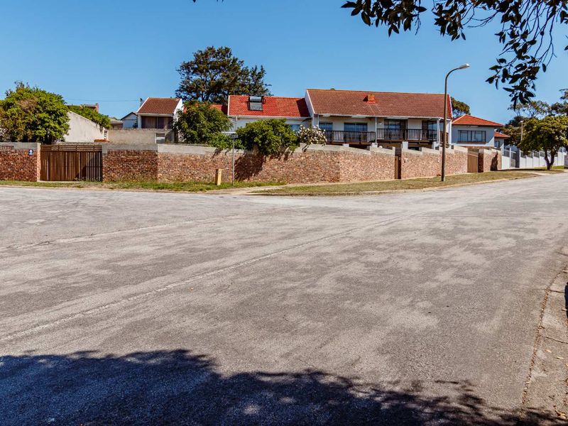 5 Bedroom House for Sale in Adcockvale - Photo 3