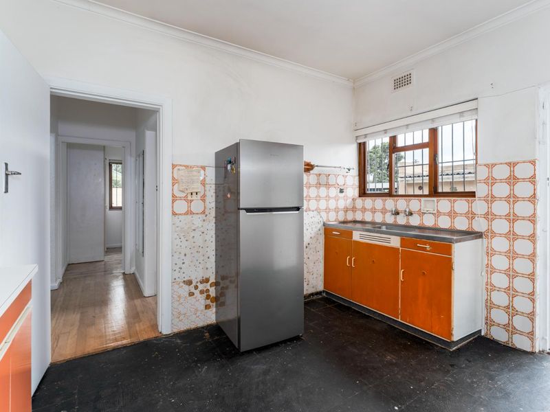 Charming Corner-Plot Home Opposite Royal Cape Golf Course - Photo 10