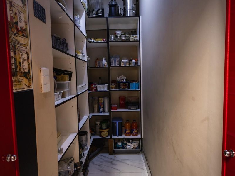 🏠 5-Bedroom Family Home close to WHK Gymnasium School - Photo 8