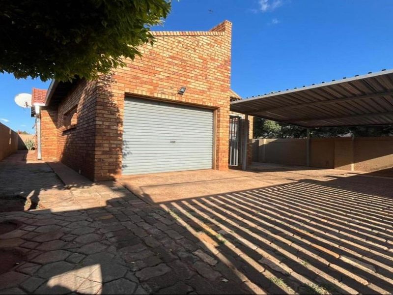 3 Bedroom House for Sale in  Soshanguve East - Photo 9