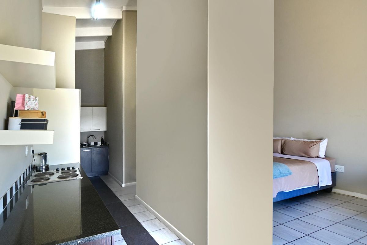 Charming Bachelor Apartment in Secure Estate - Photo 4