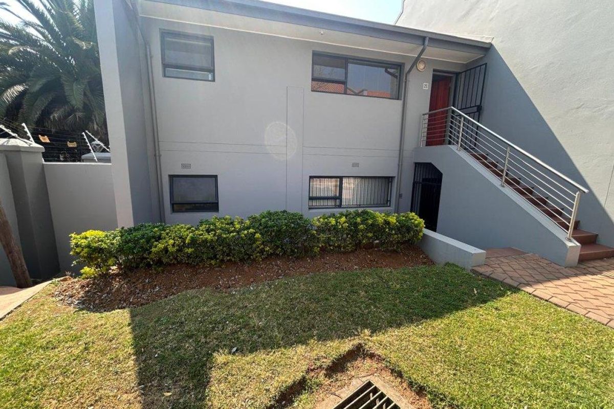 Easy Living - Ground Floor Unit with Private Garden Appeal - Photo 3