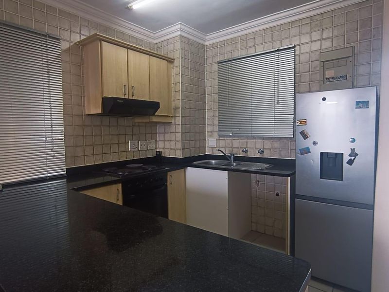 Modern Flat in Very Convenient Location - Photo 3