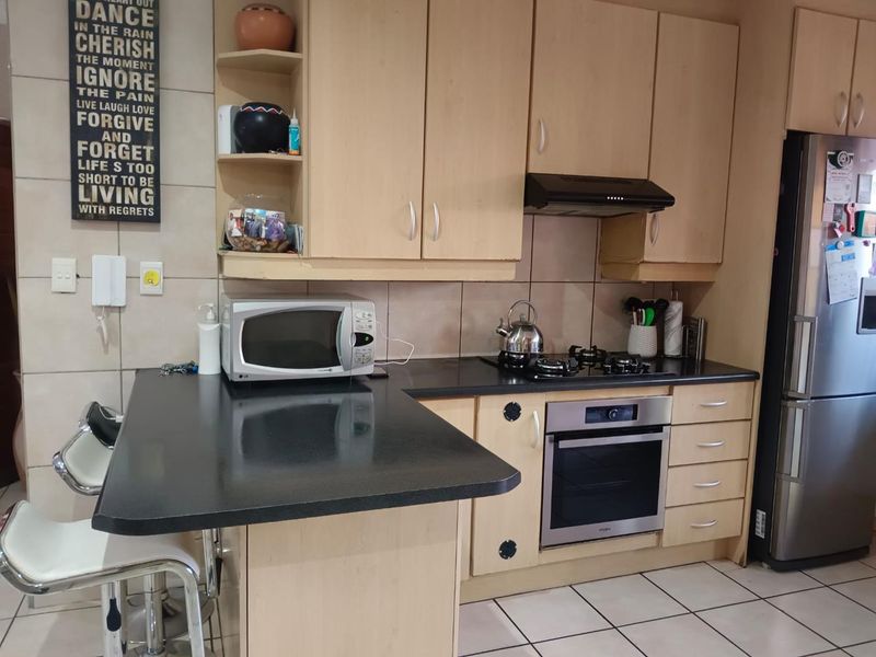 Three bedroom simplex townhouse with a pool - Photo 6