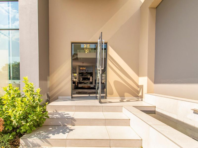 Stunning Home For Sale In Waterfall Country Estate - Photo 7