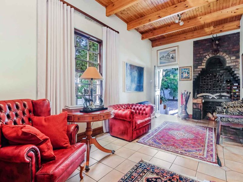 A CAPE DUTCH MASTERPIECE IN THE HEART OF ONE OF LONEHILL’S TOP BOOMED AREAS - Photo 10