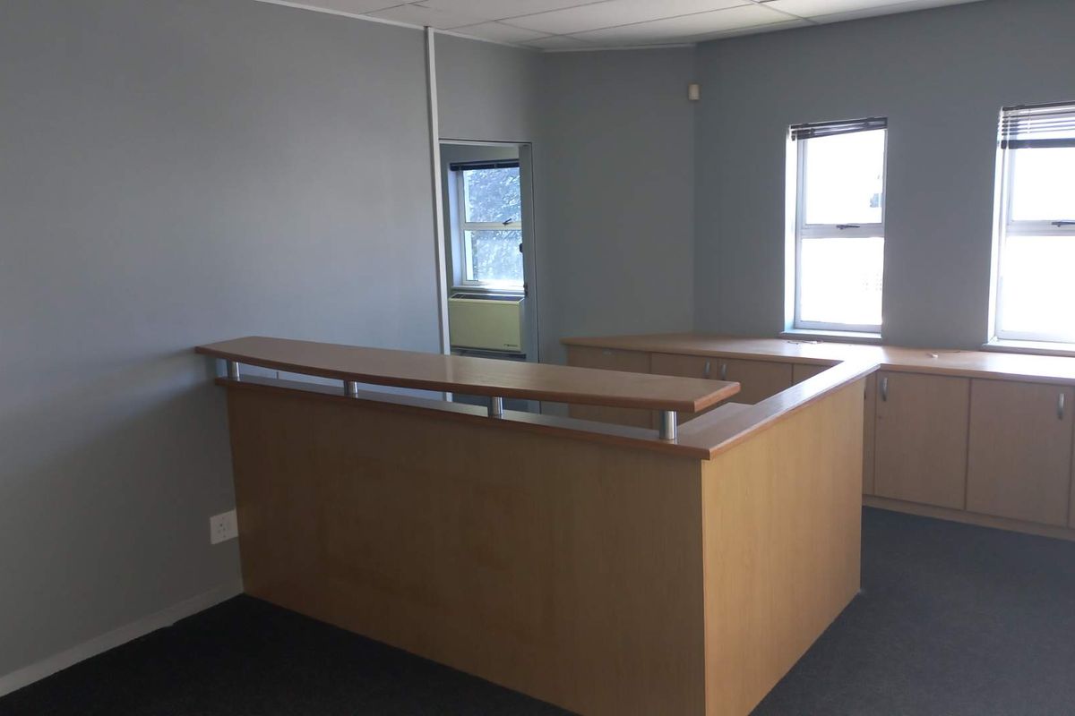 First floor offices in freestanding building, available immediately! - Photo 2