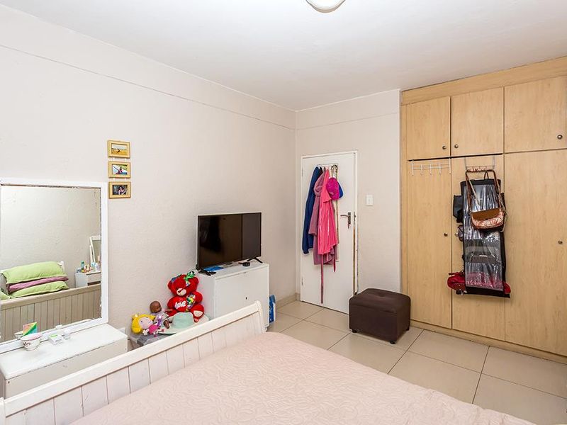 Two Bedroom Ground Floor Apartment - Photo 5