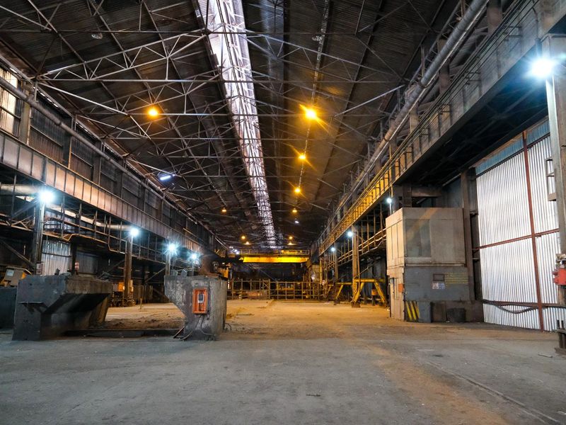 TO LET - WORKSHOP WITH 90 TON & 20 TON CRANES, OFFICE & YARD - Photo 9