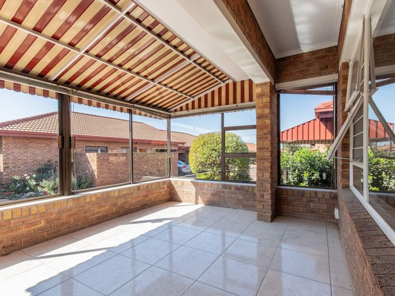 Charming Retirement Living - Photo 6