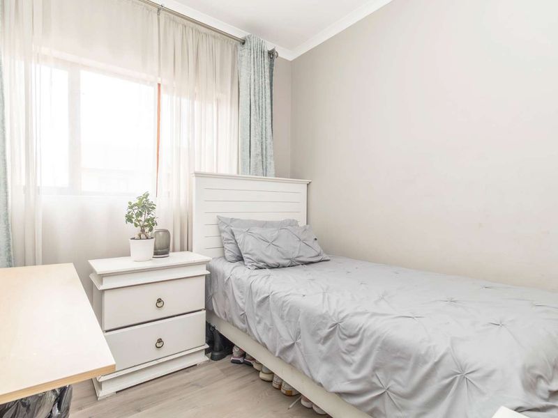 Modern Family Living - Photo 4