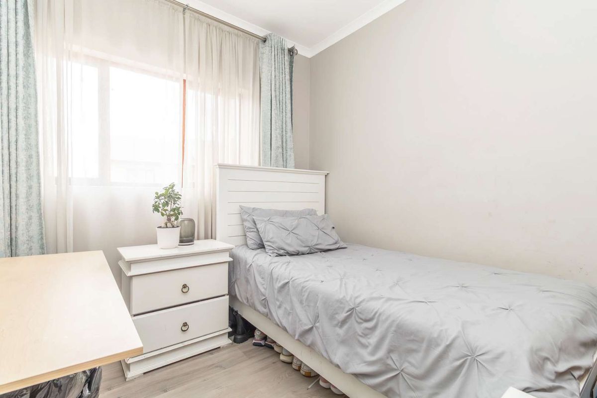 Modern Family Living - Photo 4