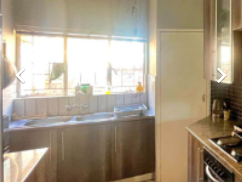 House with 2 Bedroom flat - Photo 2