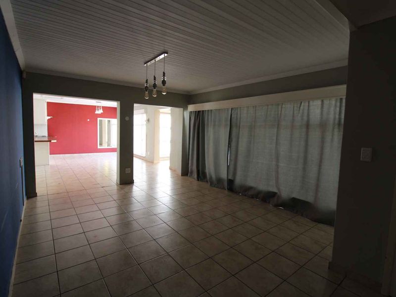 Spacious Open Living Family Home Close to High School - Photo 7