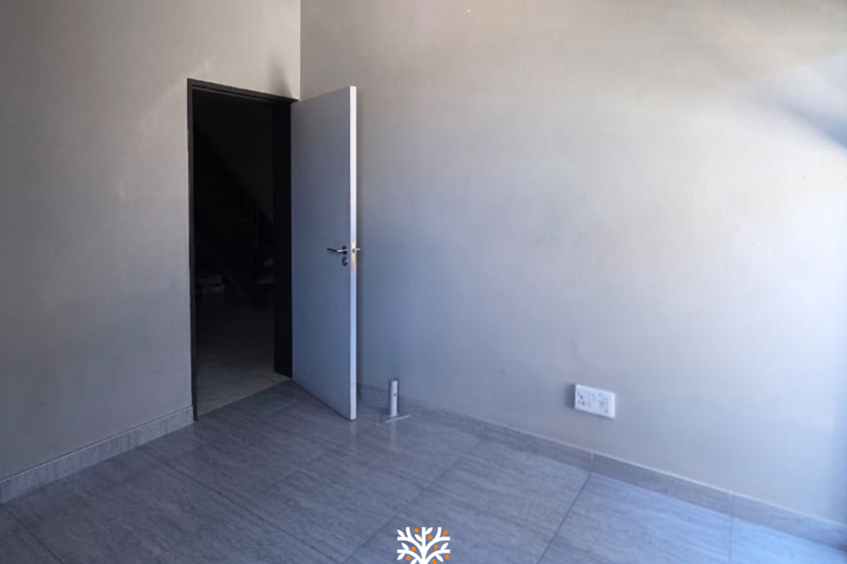 For Sale | Gold Street Business Park in Prosperita | Office with Warehouse - Photo 5