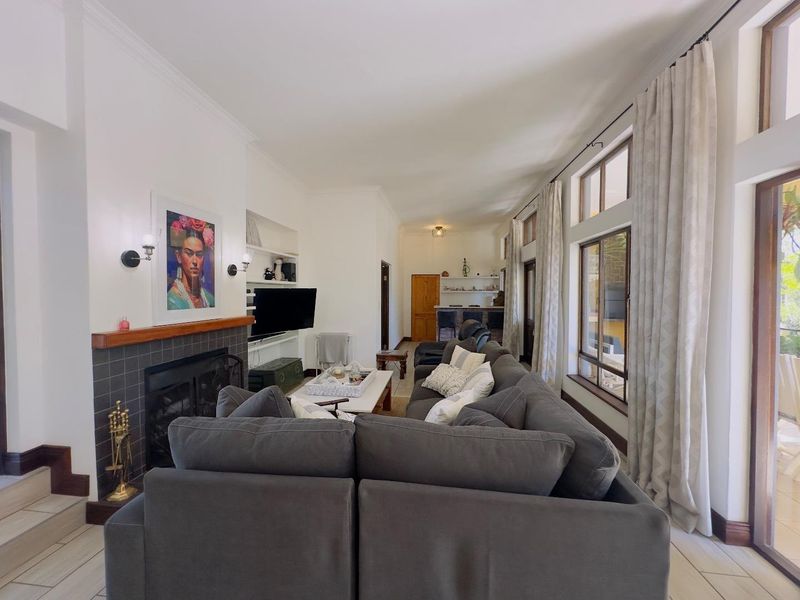 4 Bedroom House for Sale in Blue Valley Golf Estate - Photo 7