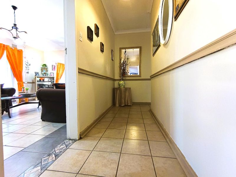 Immaculate Family Home with Spacious Living & Entertainer’s Delight - Photo 5