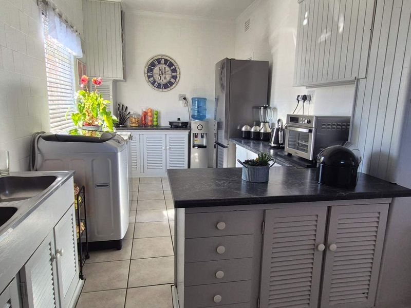 Stunning 4 bedroom property - Neat as a pin - Photo 9