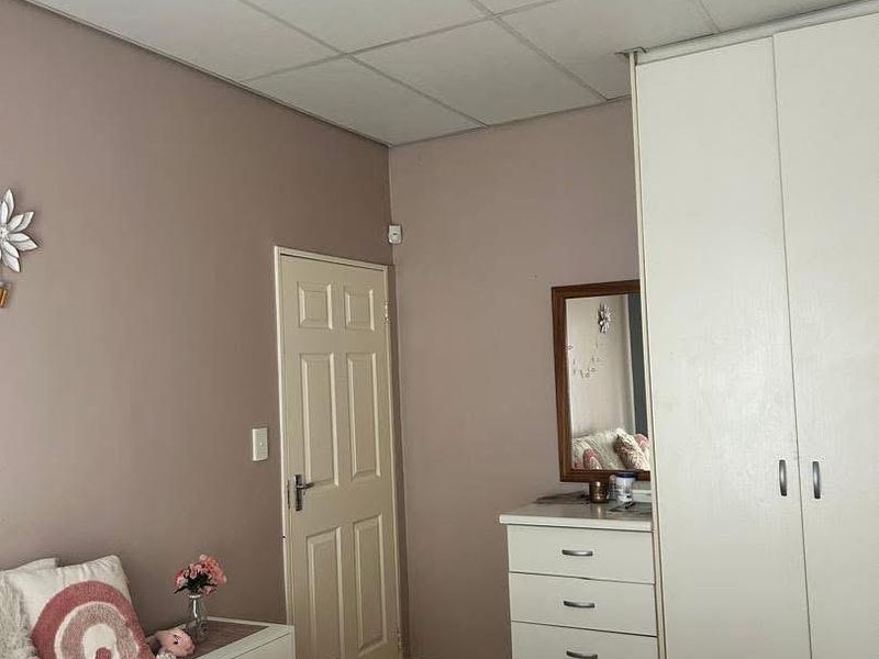 A beautiful 4 Bedroom House for sale in Otjiwarongo, Town. - Photo 9