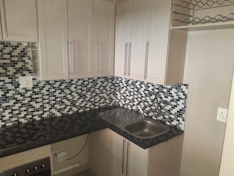 Groenkloof Estates, 2 Bedroom for sale - Photo 10