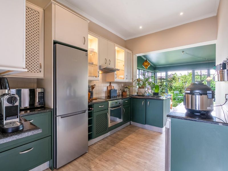 Charming 2-Bedroom Semi-Detached Home in Newlands Village. - Photo 8