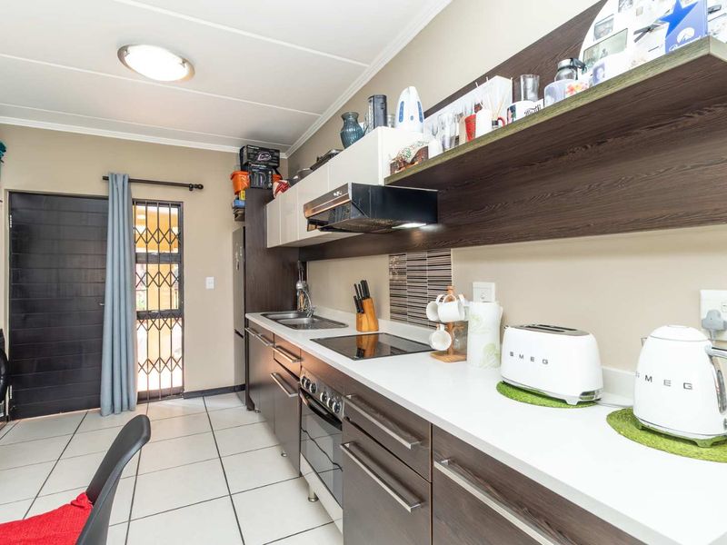 A Steal - One Bed One Full Bath in the heart of Douglasdale - Photo 2