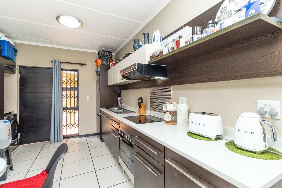 A Steal - One Bed One Full Bath in the heart of Douglasdale - Photo 2