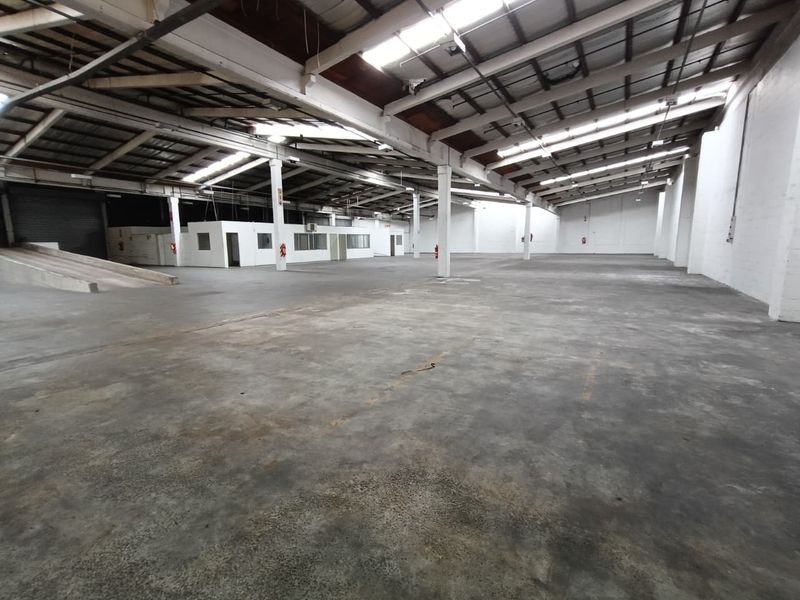 1639m2 | Prime Logistics Facility for Rent - Photo 2