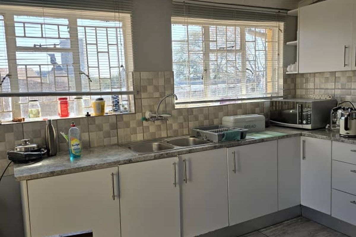 Invest in Versatility: Windhoek North : Home, Office, & Income Space! - Photo 2