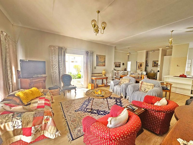 3 Bed converted to a 2 Bed Unit for more space - Photo 3