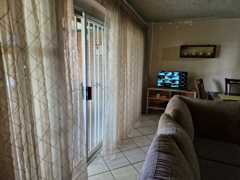 2 & Half Bedroom Town house For Sale In Silverton - Photo 9