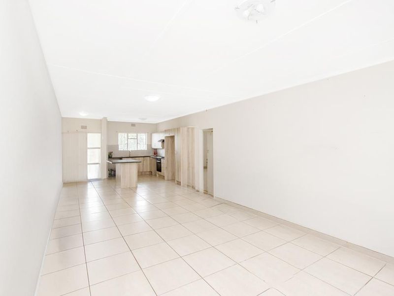 Spacious Unit for sale in Floracliffe Roodepoort - Photo 4