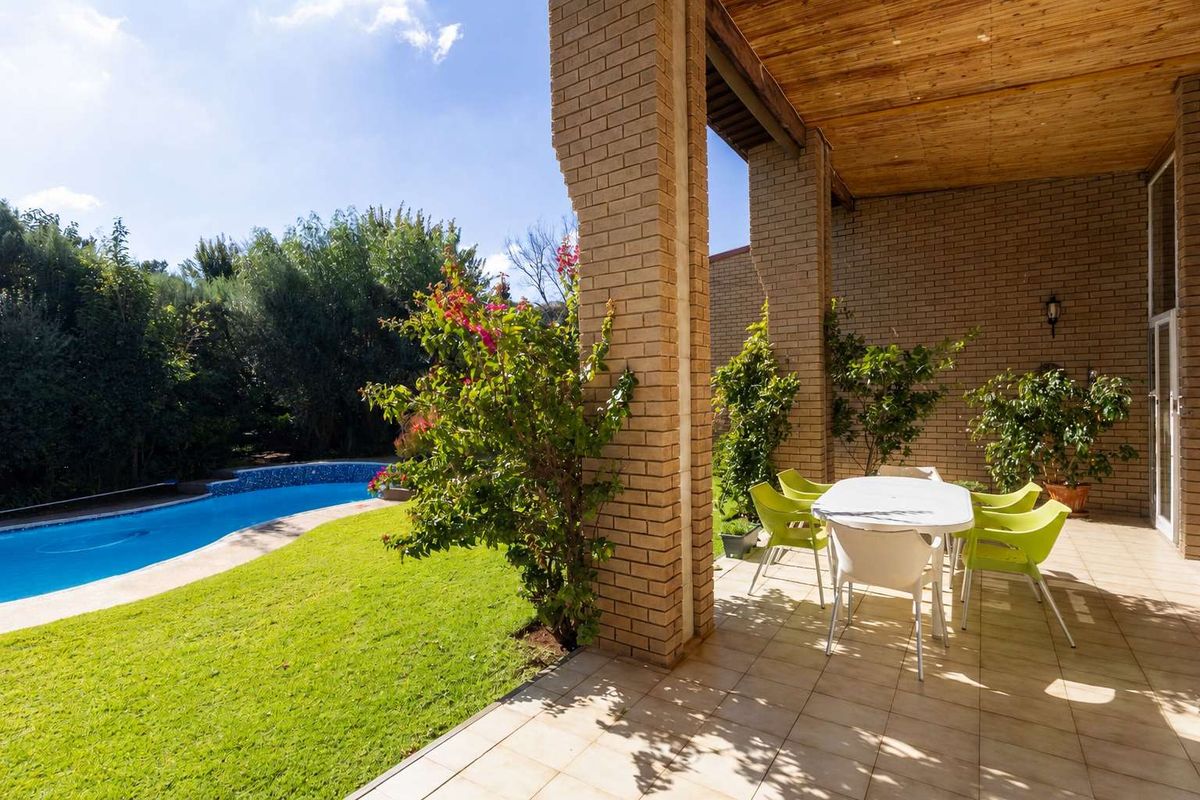 Premium low maintenance face brick family home in the heart of Heuwelsig - Photo 4