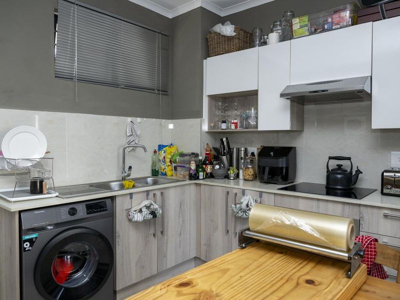 Orchid Ridge: Perfect 1-Bedroom with Balcony Views - Photo 9