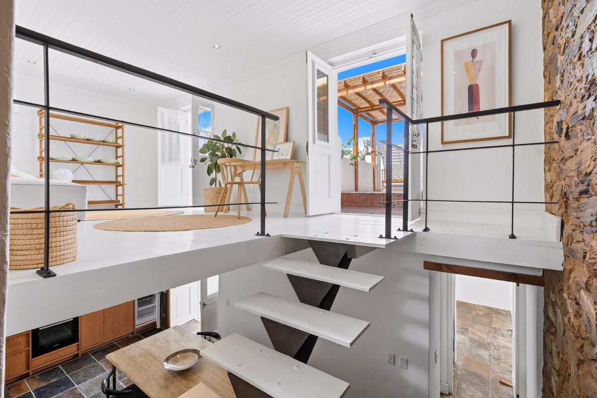 2 Bed Cottage In The City ! - Photo 2