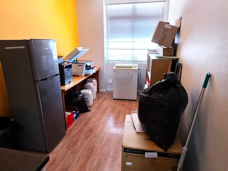 Spacious First Floor Office in Westlake - Photo 9