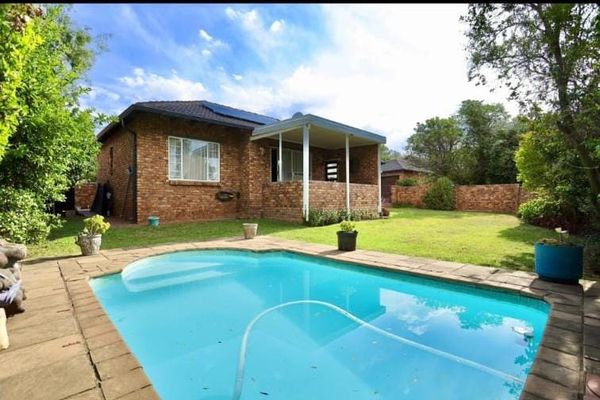 3 Bedroom Townhouse in Radiokop For Sale R1,250,000 #2386234