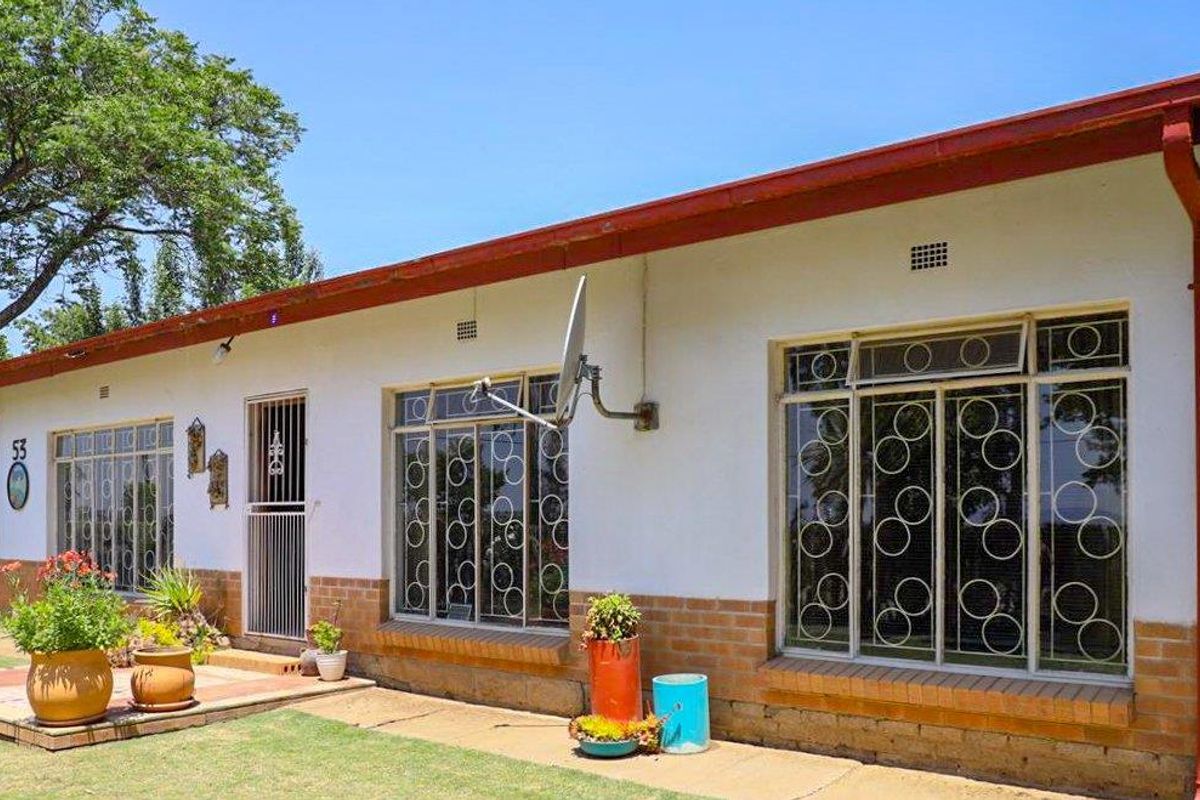 Charming and Versatile 3-Bedroom Home in Villiers - Photo 4